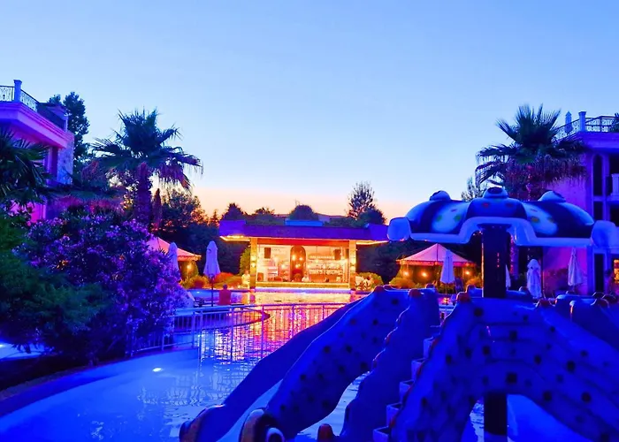 Attractive Studio-apartment In Sunny Cascadas Family 아파트 *