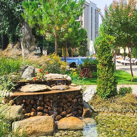 Attractive Studio-apartment In Sunny Cascadas Family