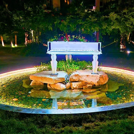 Attractive Studio-apartment In Sunny Cascadas Family