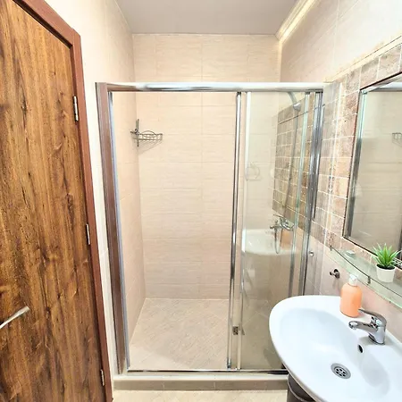 Attractive Studio-apartment In Sunny Cascadas Family