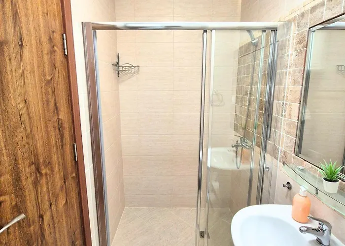 Attractive Studio-apartment In Sunny Cascadas Family